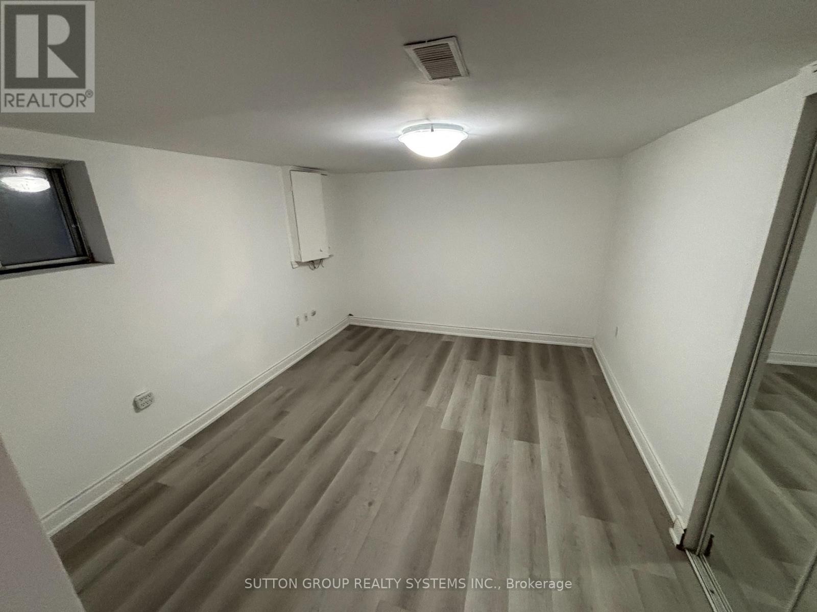 












B1 - 83 DAWES (BASEMENT) ROAD

,
Toronto (East End-Danforth),




Ontario
M4C5B2

