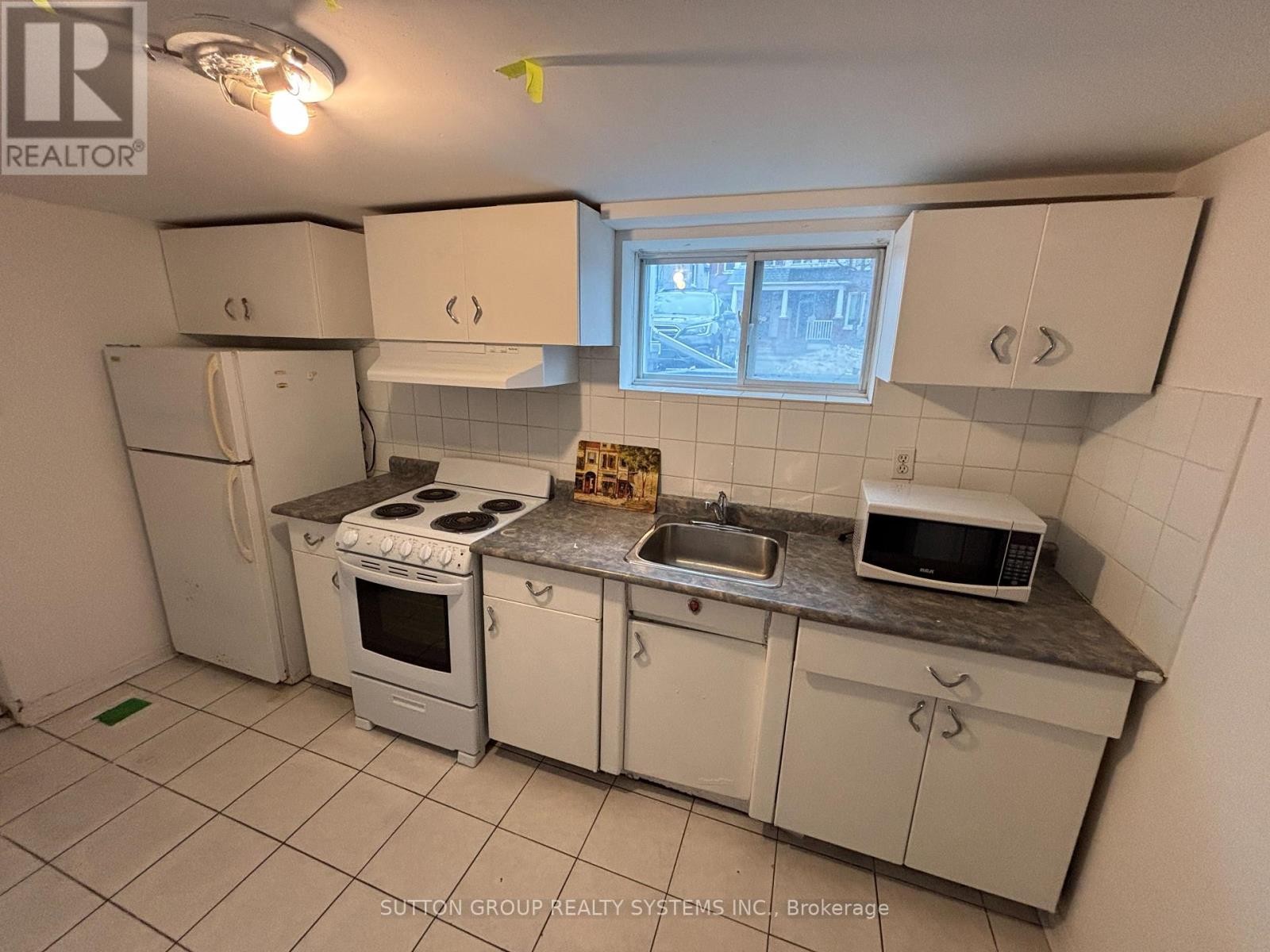 












B1 - 83 DAWES (BASEMENT) ROAD

,
Toronto (East End-Danforth),




Ontario
M4C5B2

