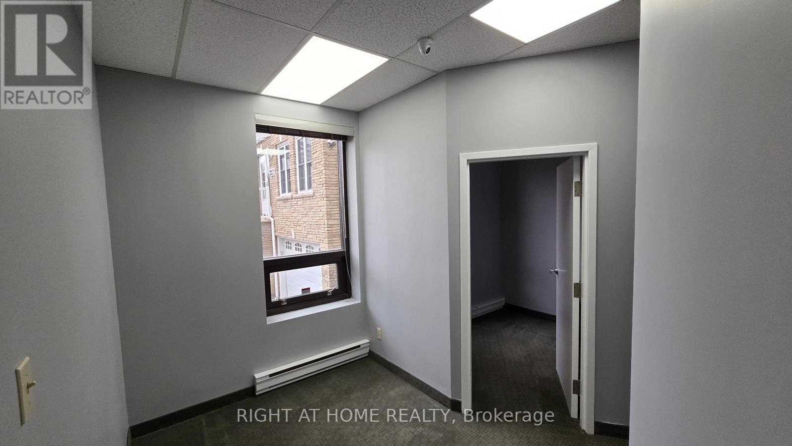 












102 - 2201 WARDEN AVENUE

,
Toronto (Tam O'Shanter-Sullivan),




Ontario
M1T1V5

