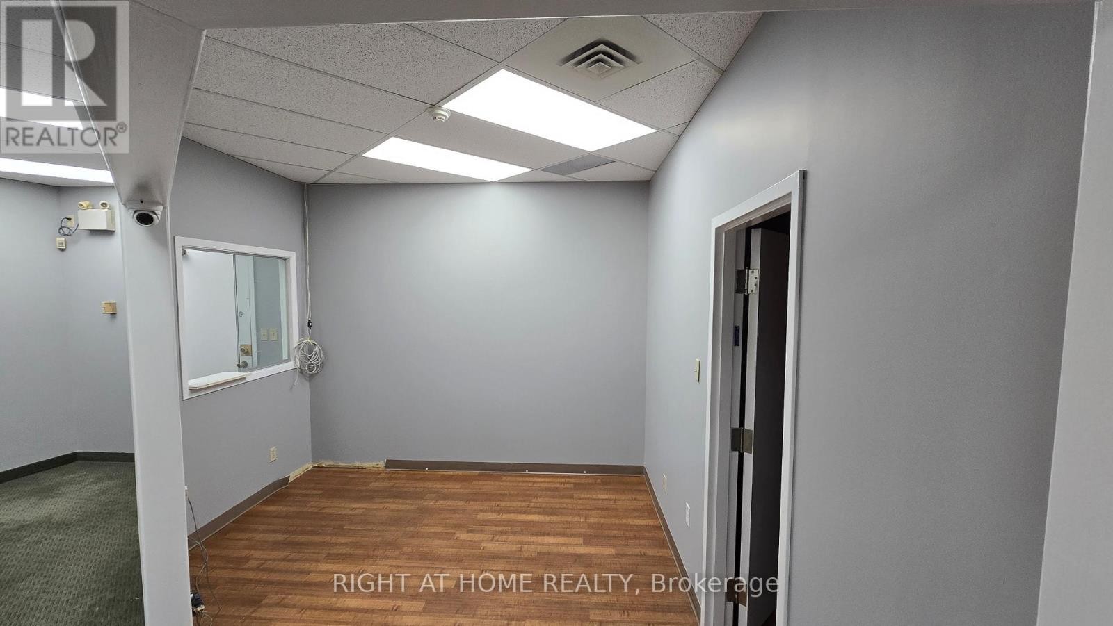 












102 - 2201 WARDEN AVENUE

,
Toronto (Tam O'Shanter-Sullivan),




Ontario
M1T1V5

