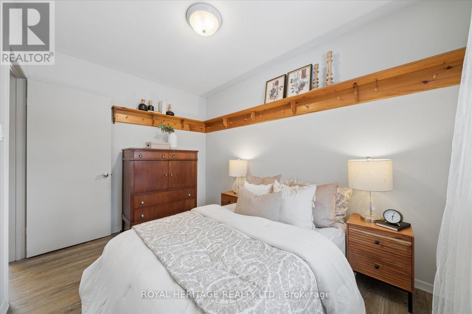 












55 GARSIDE AVENUE

,
Whitby (Brooklin),




Ontario
L1M1A9

