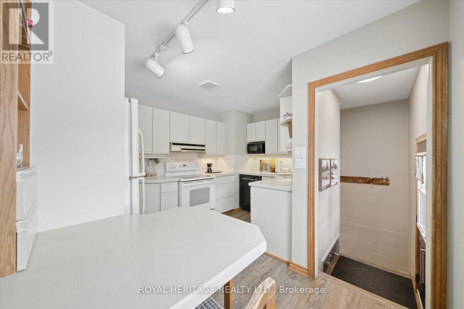 












55 GARSIDE AVENUE

,
Whitby (Brooklin),




Ontario
L1M1A9

