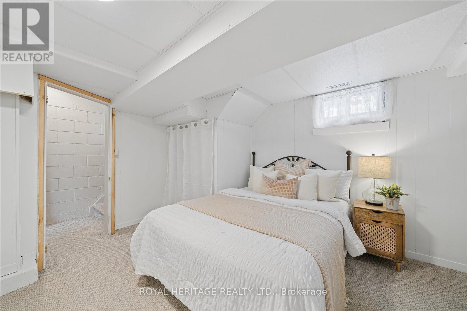 












55 GARSIDE AVENUE

,
Whitby (Brooklin),




Ontario
L1M1A9

