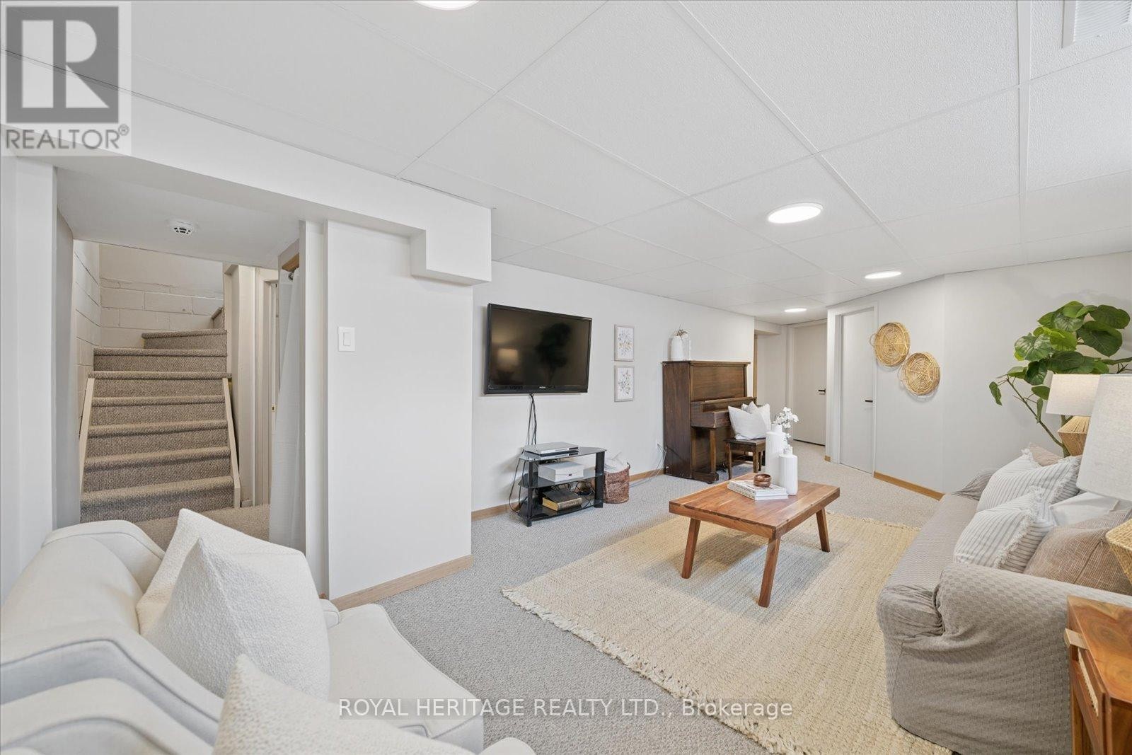 












55 GARSIDE AVENUE

,
Whitby (Brooklin),




Ontario
L1M1A9

