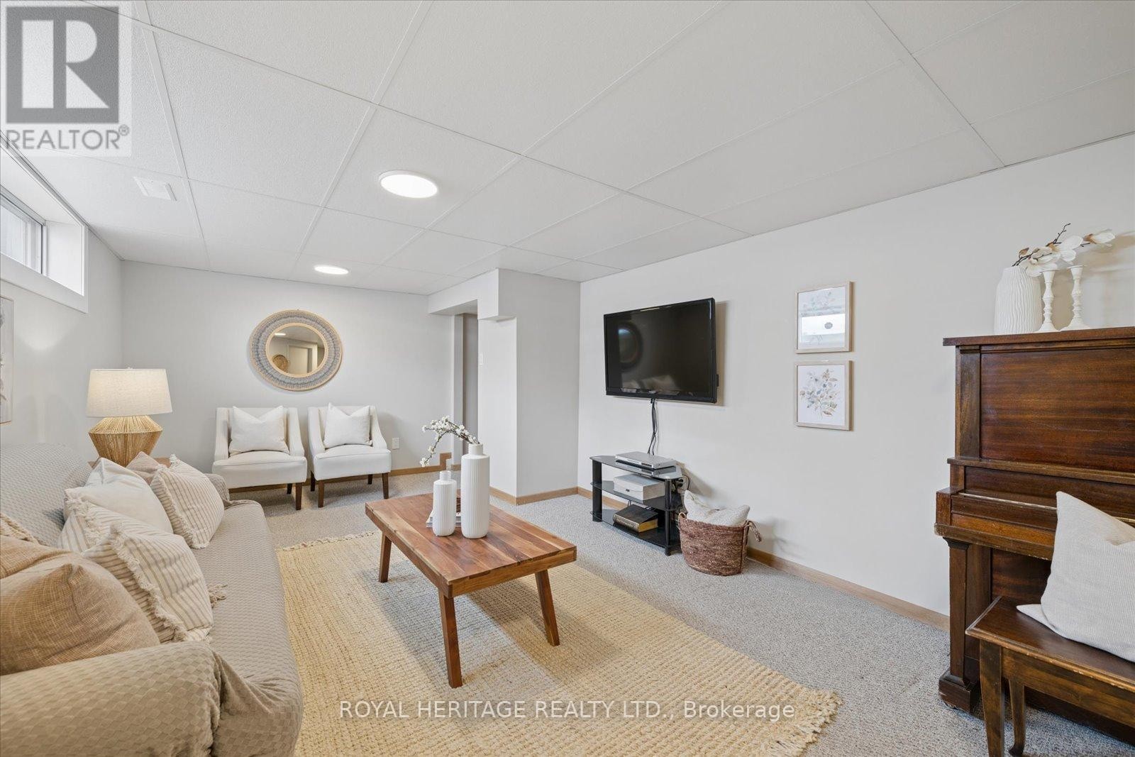 












55 GARSIDE AVENUE

,
Whitby (Brooklin),




Ontario
L1M1A9

