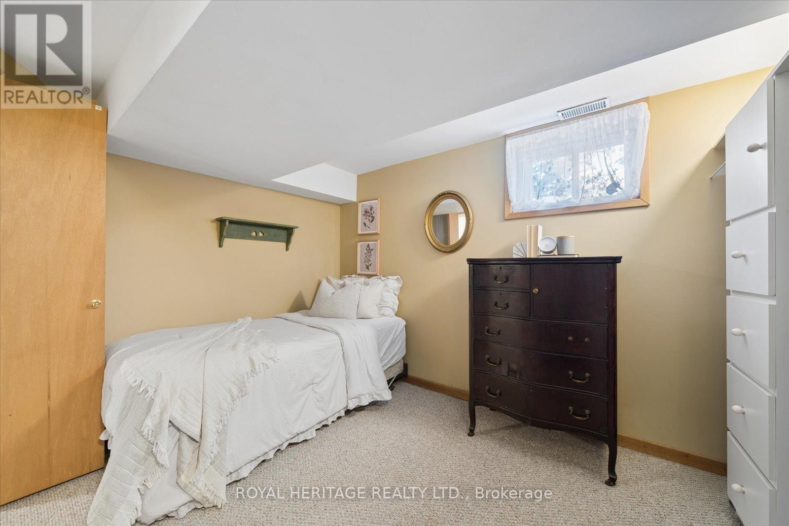 












55 GARSIDE AVENUE

,
Whitby (Brooklin),




Ontario
L1M1A9

