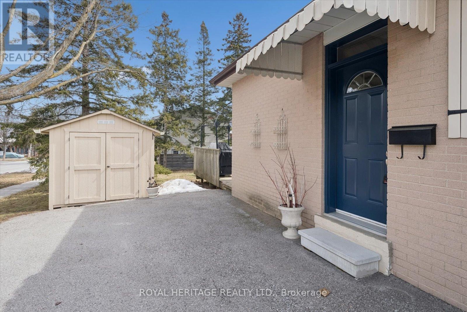 












55 GARSIDE AVENUE

,
Whitby (Brooklin),




Ontario
L1M1A9

