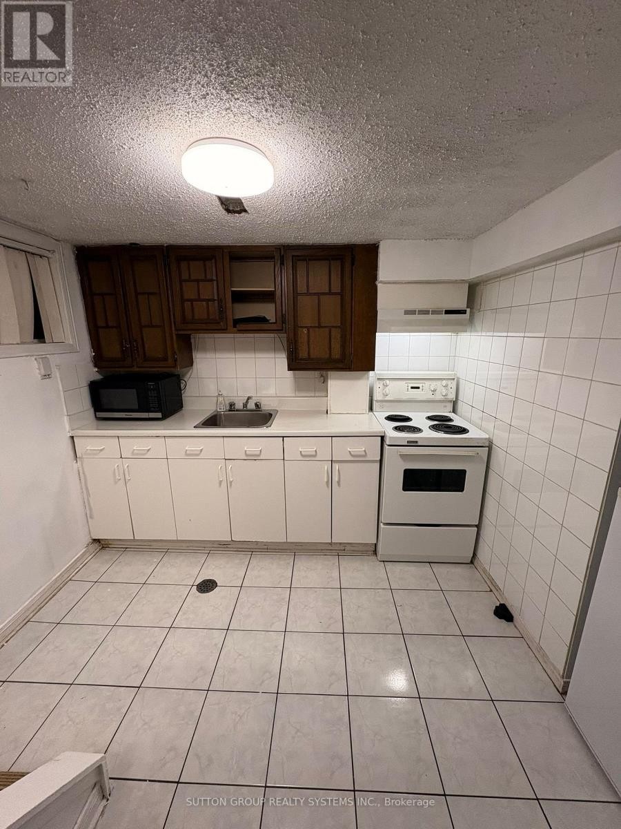 












B2 - 83 DAWES (BASEMENT) ROAD

,
Toronto (East End-Danforth),




Ontario
M4C5B2

