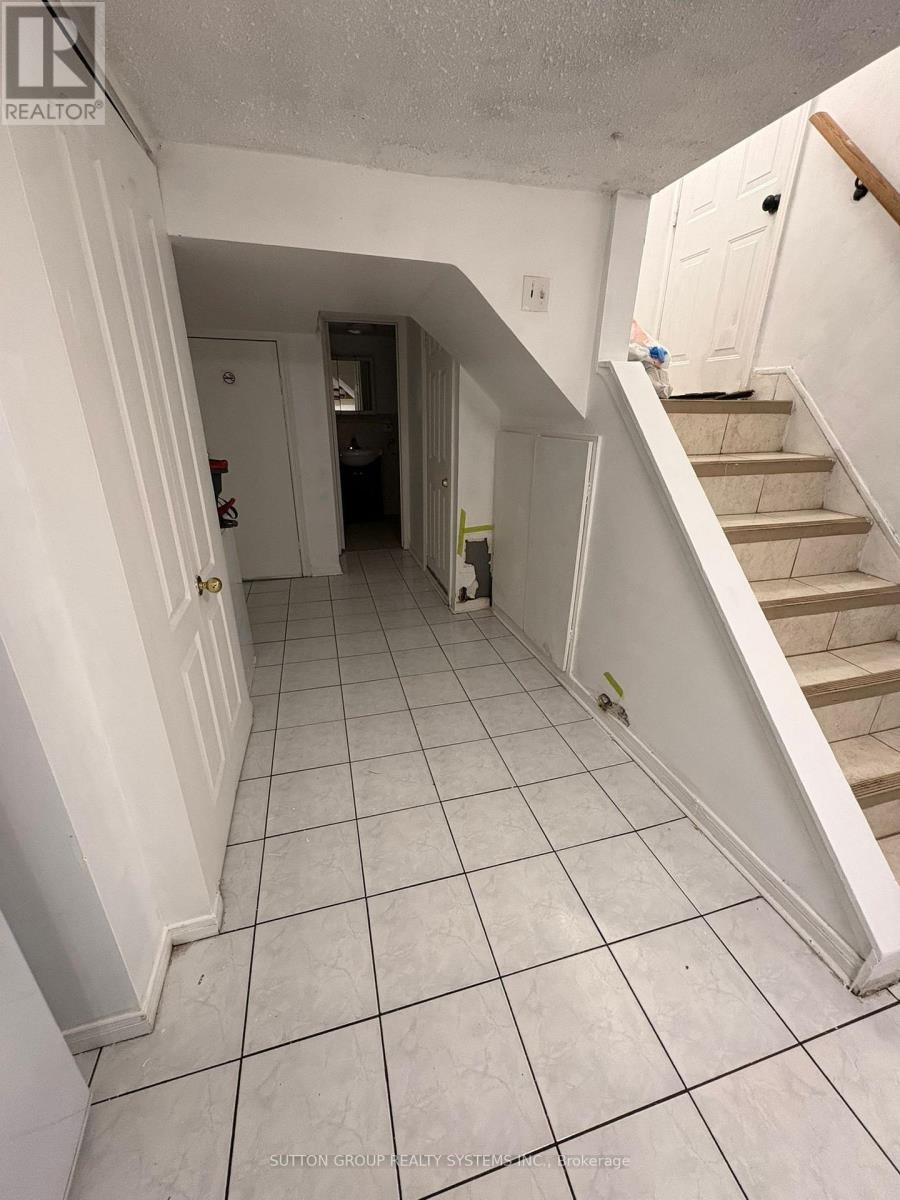 












B2 - 83 DAWES (BASEMENT) ROAD

,
Toronto (East End-Danforth),




Ontario
M4C5B2

