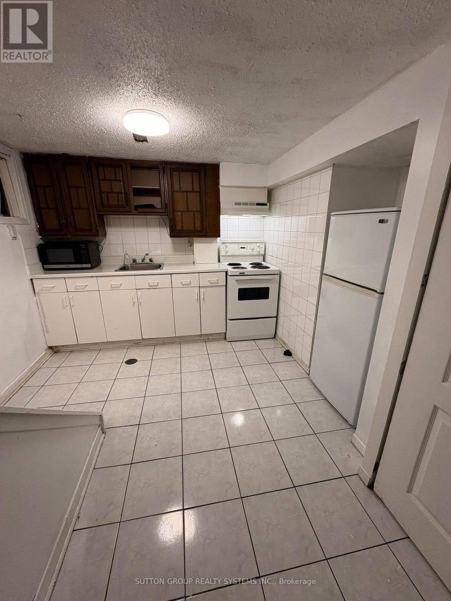 












B2 - 83 DAWES (BASEMENT) ROAD

,
Toronto (East End-Danforth),




Ontario
M4C5B2

