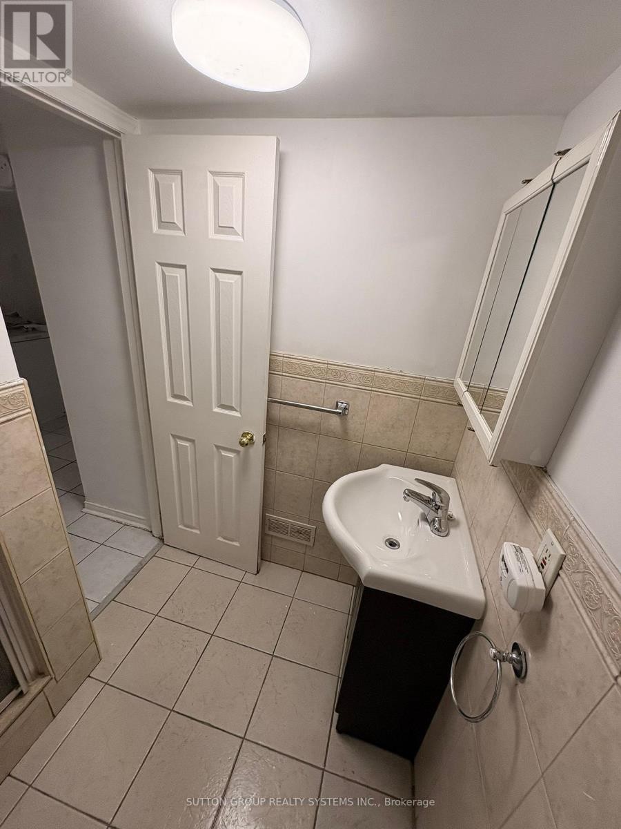 












B2 - 83 DAWES (BASEMENT) ROAD

,
Toronto (East End-Danforth),




Ontario
M4C5B2

