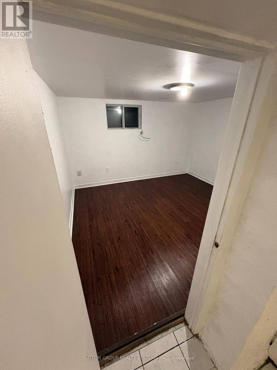 












B2 - 83 DAWES (BASEMENT) ROAD

,
Toronto (East End-Danforth),




Ontario
M4C5B2

