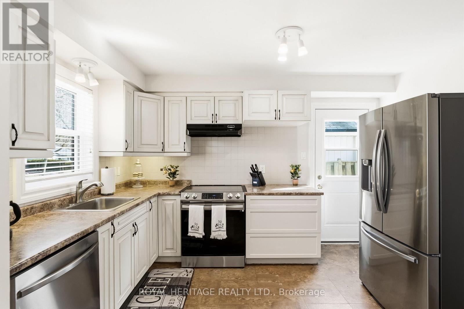 












148 GUTHRIE CRESCENT

,
Whitby (Lynde Creek),




Ontario
L1P1A8

