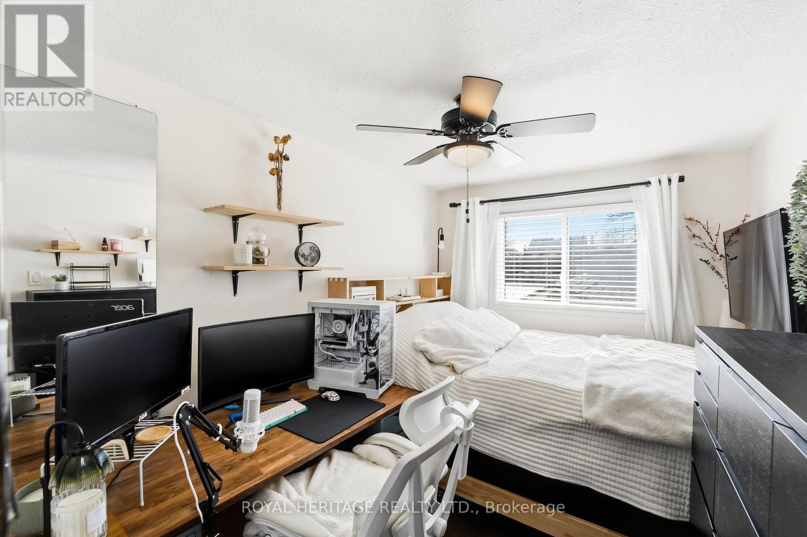 












148 GUTHRIE CRESCENT

,
Whitby (Lynde Creek),




Ontario
L1P1A8

