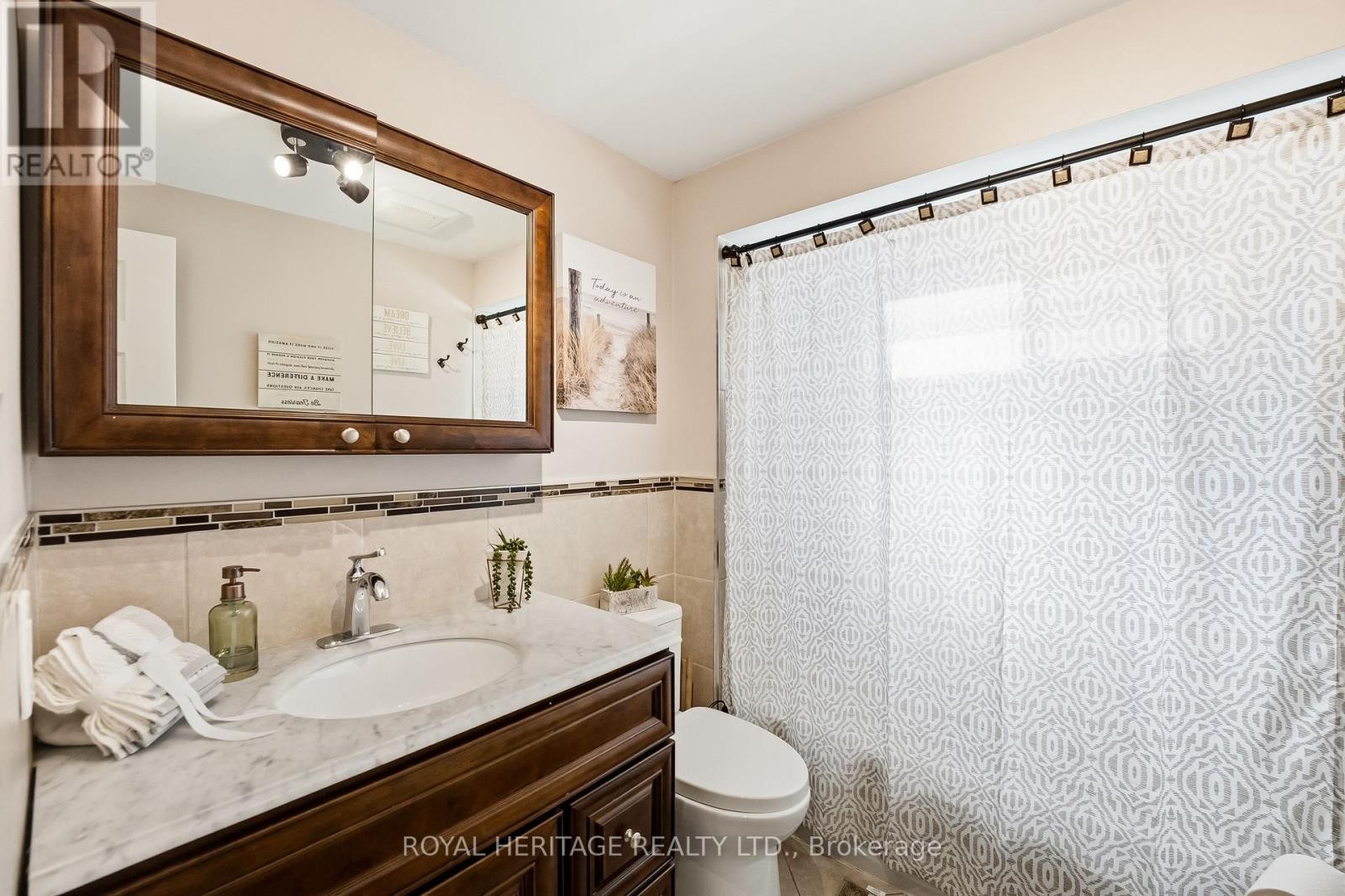 












148 GUTHRIE CRESCENT

,
Whitby (Lynde Creek),




Ontario
L1P1A8

