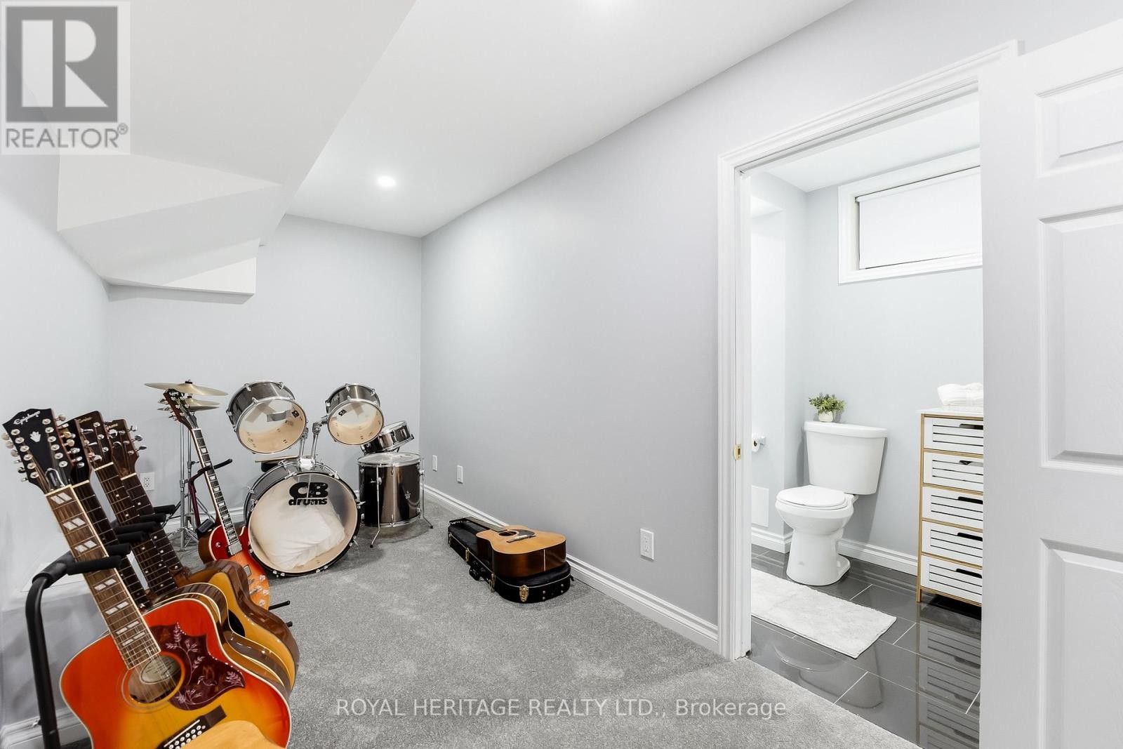 












148 GUTHRIE CRESCENT

,
Whitby (Lynde Creek),




Ontario
L1P1A8

