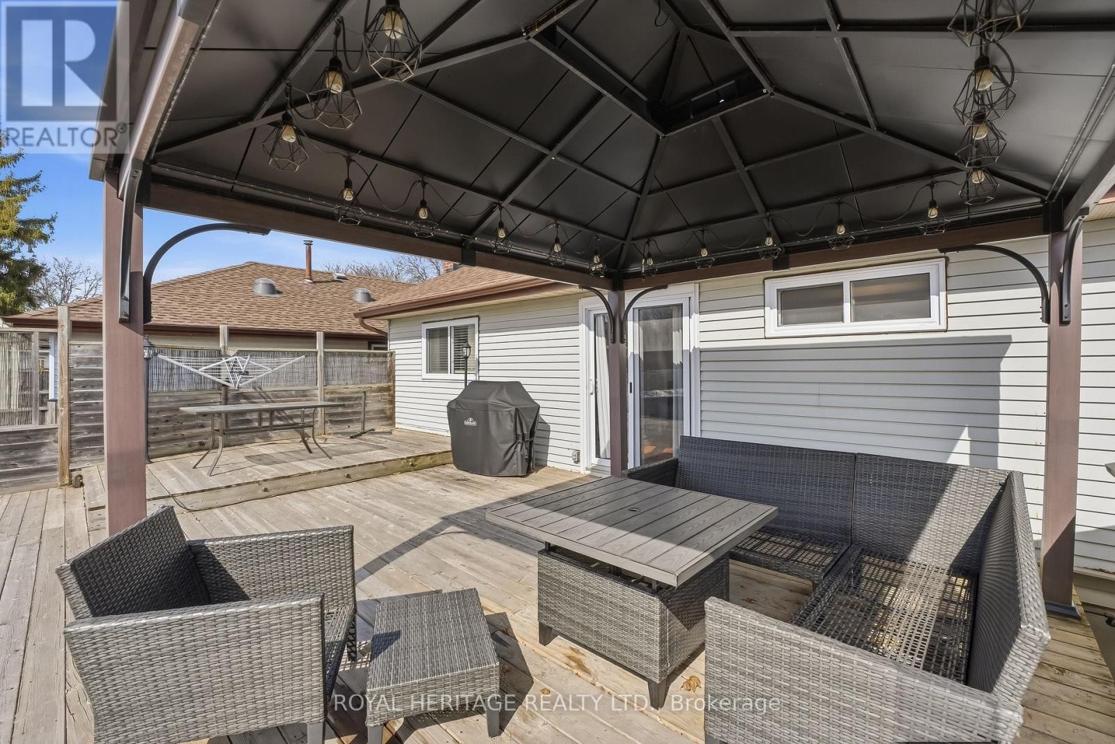 












148 GUTHRIE CRESCENT

,
Whitby (Lynde Creek),




Ontario
L1P1A8

