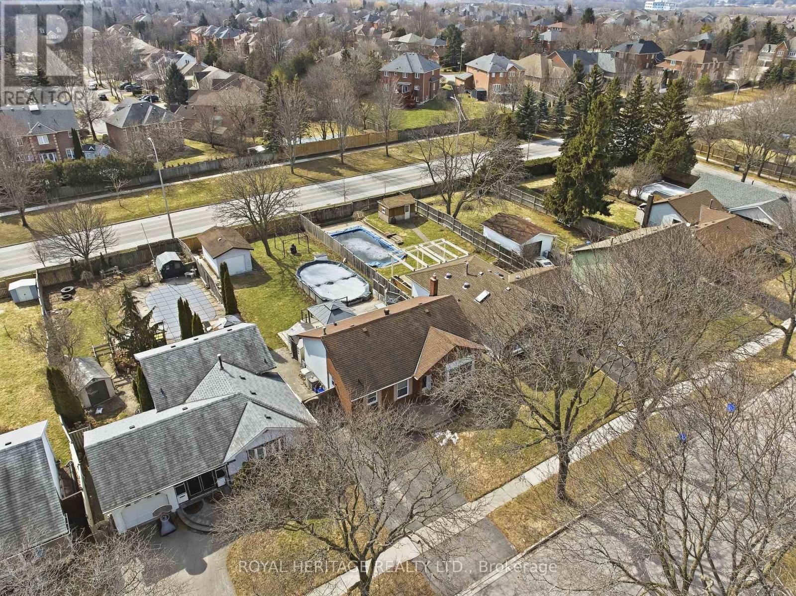 












148 GUTHRIE CRESCENT

,
Whitby (Lynde Creek),




Ontario
L1P1A8

