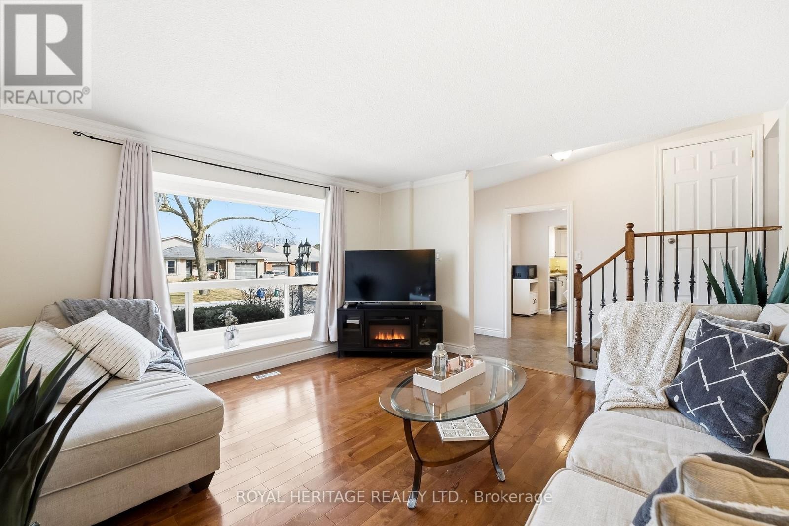 












148 GUTHRIE CRESCENT

,
Whitby (Lynde Creek),




Ontario
L1P1A8

