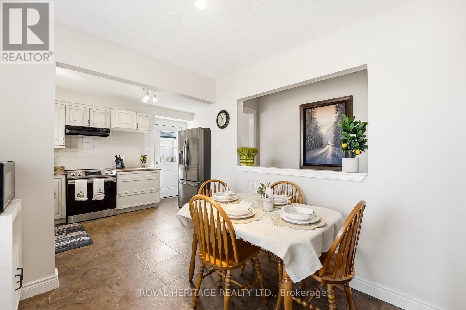 












148 GUTHRIE CRESCENT

,
Whitby (Lynde Creek),




Ontario
L1P1A8

