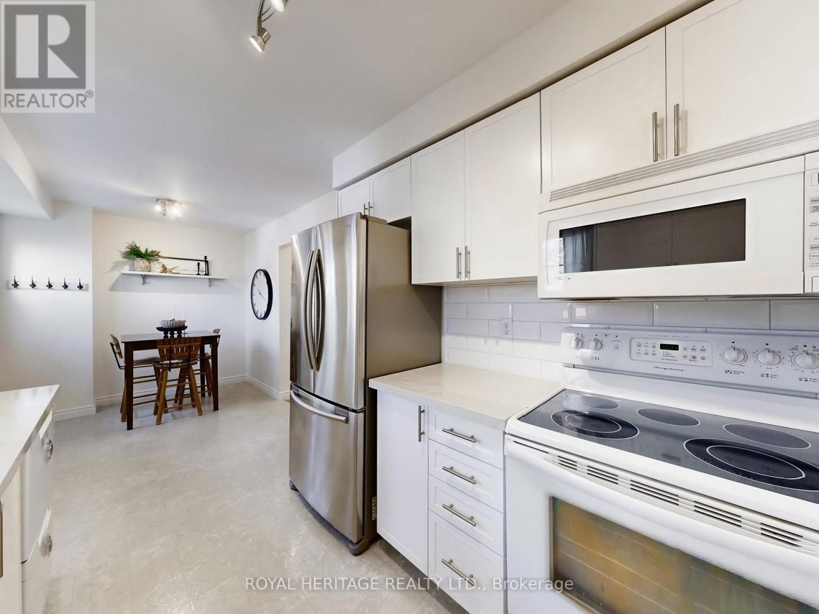 












39 - 10 BASSETT BOULEVARD

,
Whitby (Pringle Creek),




Ontario
L1N9C4

