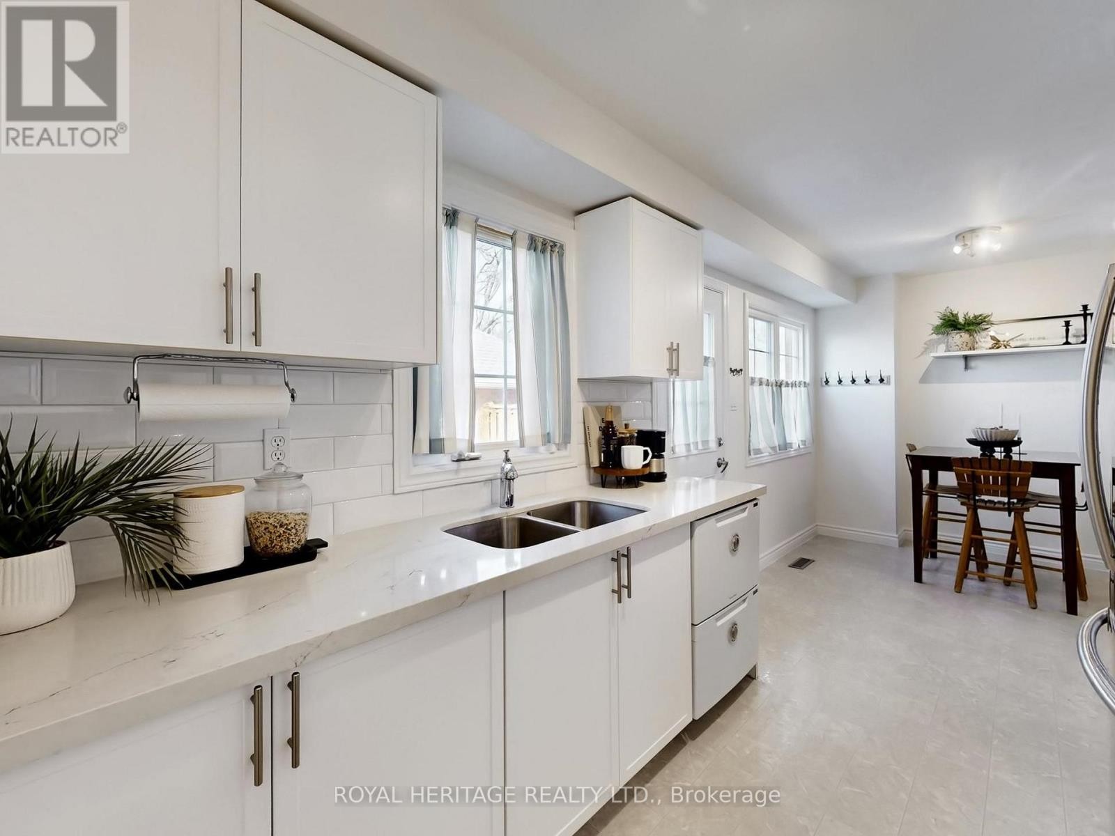 












39 - 10 BASSETT BOULEVARD

,
Whitby (Pringle Creek),




Ontario
L1N9C4

