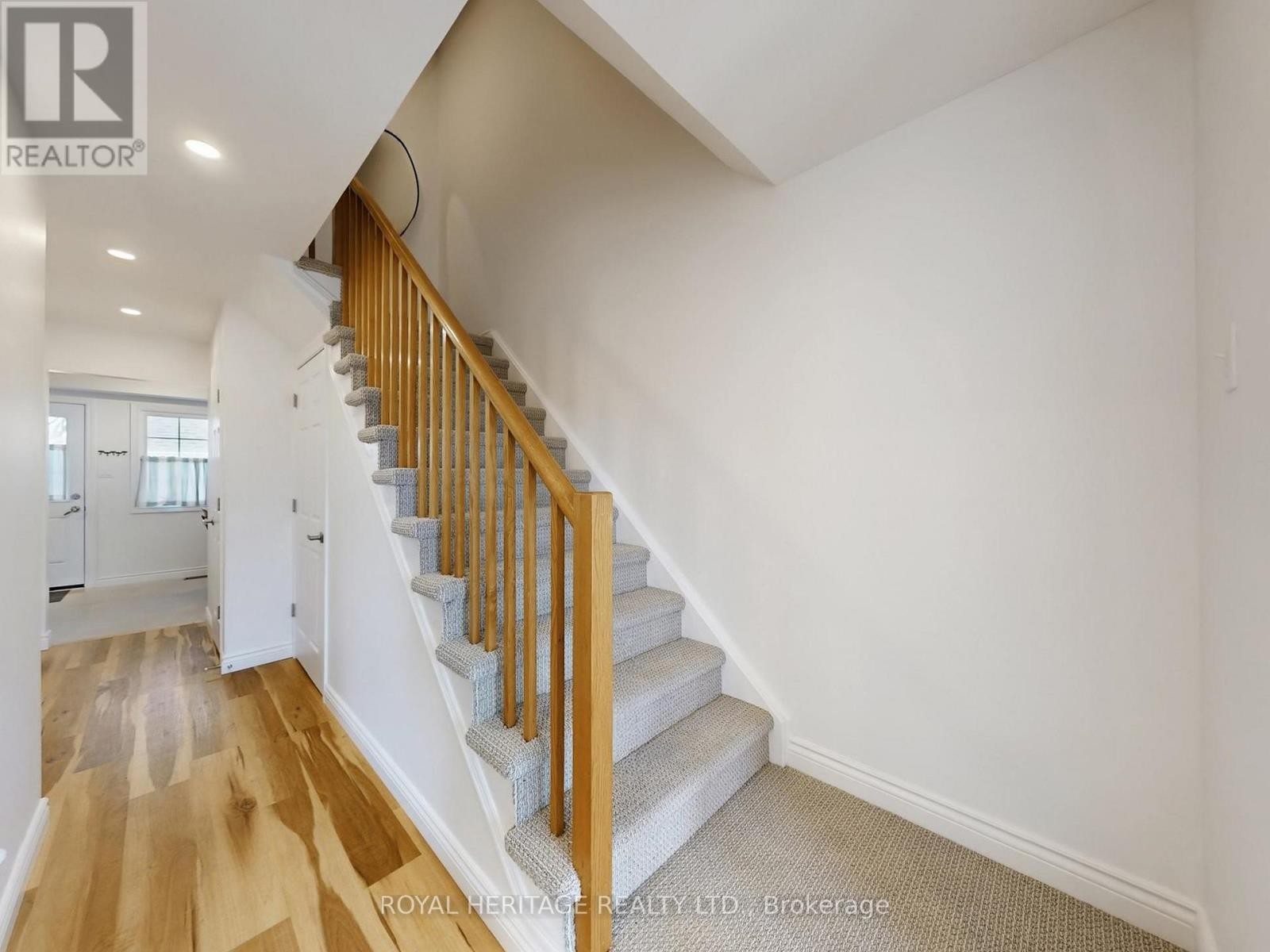 












39 - 10 BASSETT BOULEVARD

,
Whitby (Pringle Creek),




Ontario
L1N9C4

