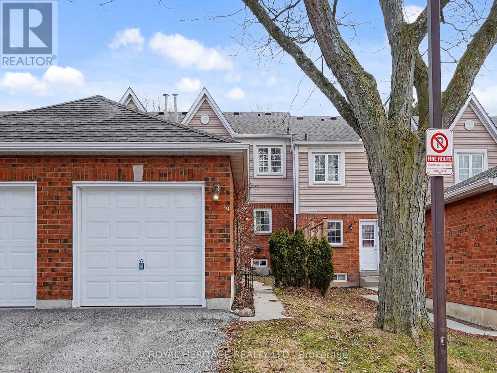 












39 - 10 BASSETT BOULEVARD

,
Whitby (Pringle Creek),




Ontario
L1N9C4

