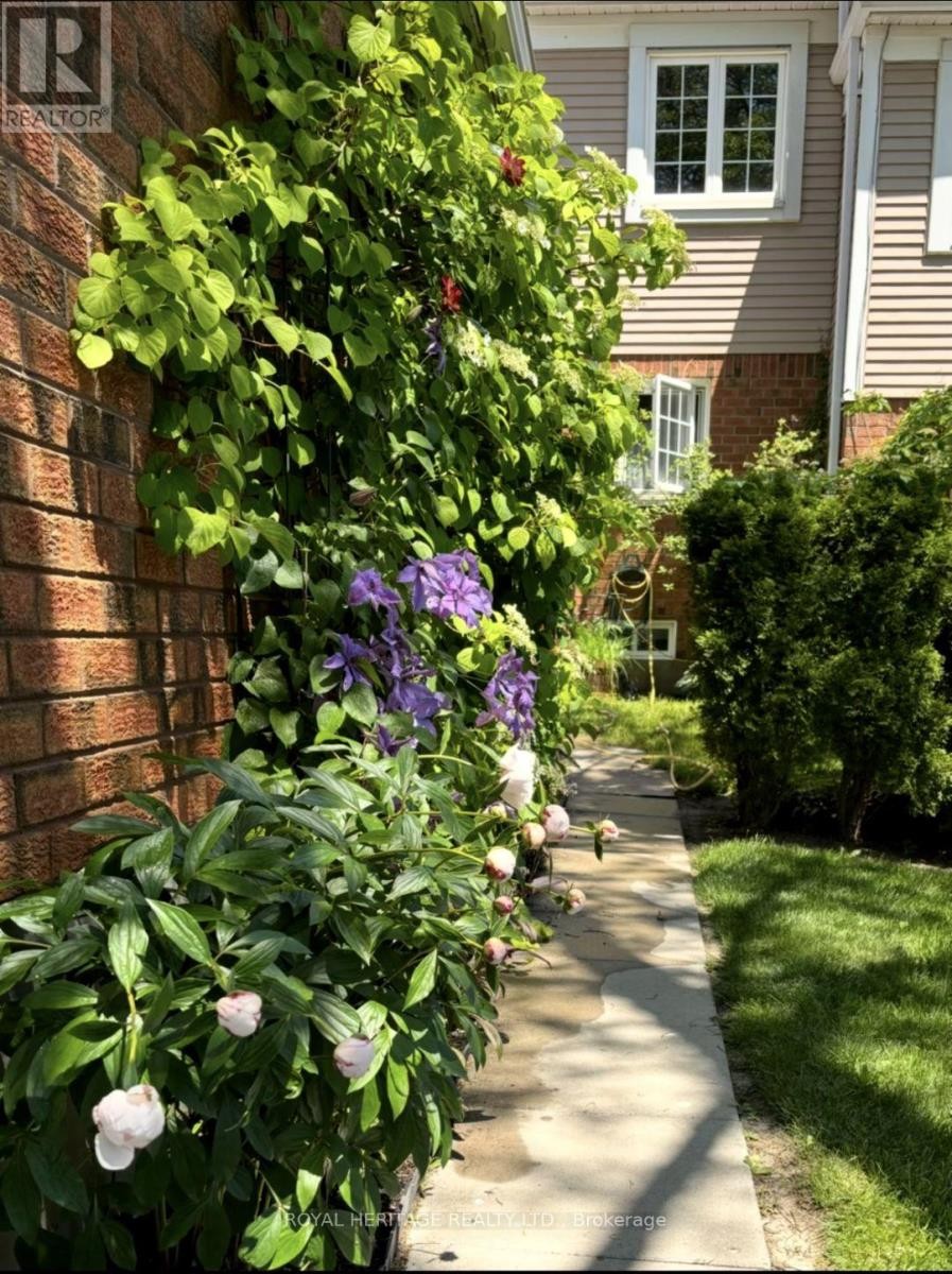 












39 - 10 BASSETT BOULEVARD

,
Whitby (Pringle Creek),




Ontario
L1N9C4

