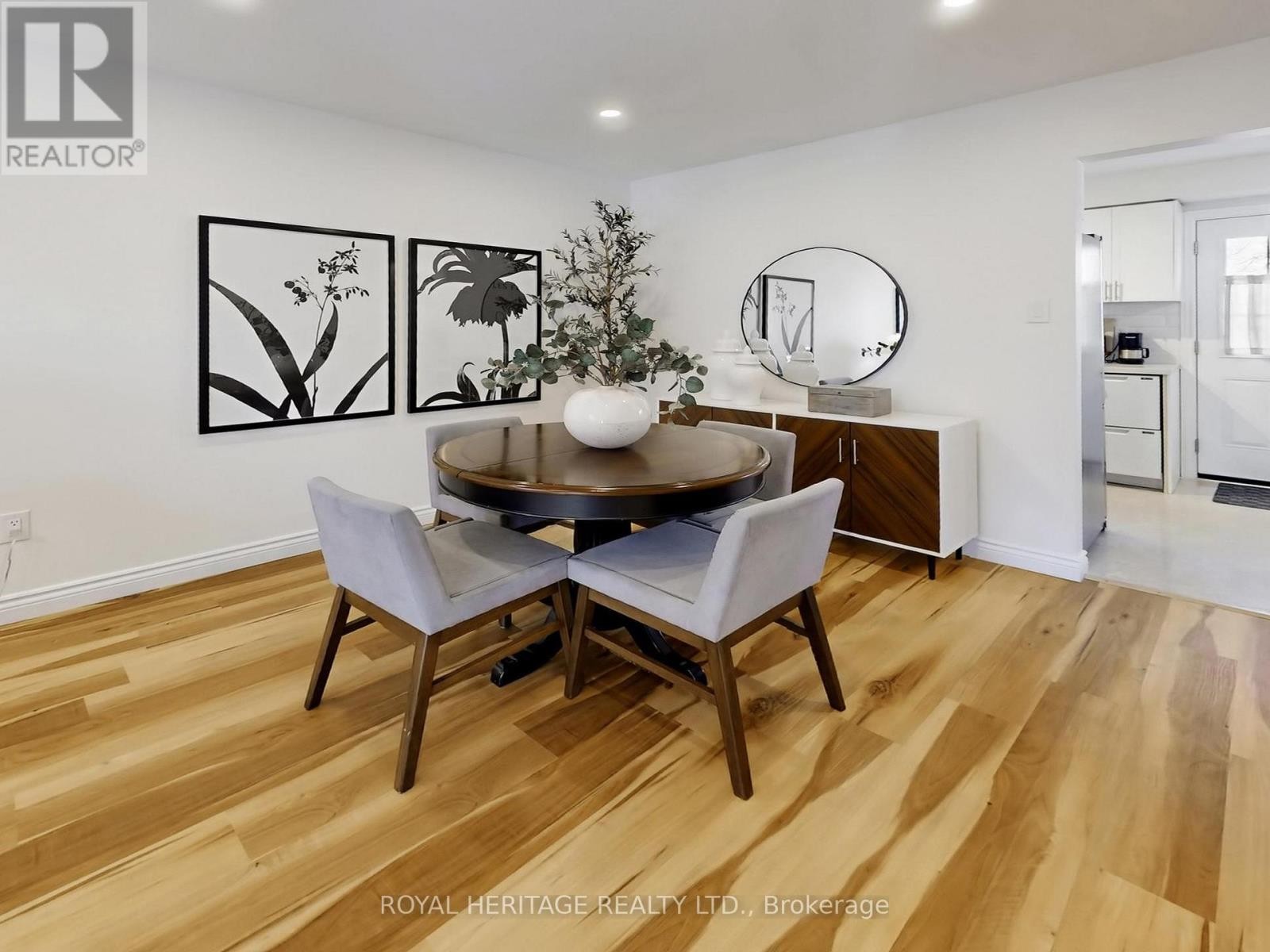 












39 - 10 BASSETT BOULEVARD

,
Whitby (Pringle Creek),




Ontario
L1N9C4

