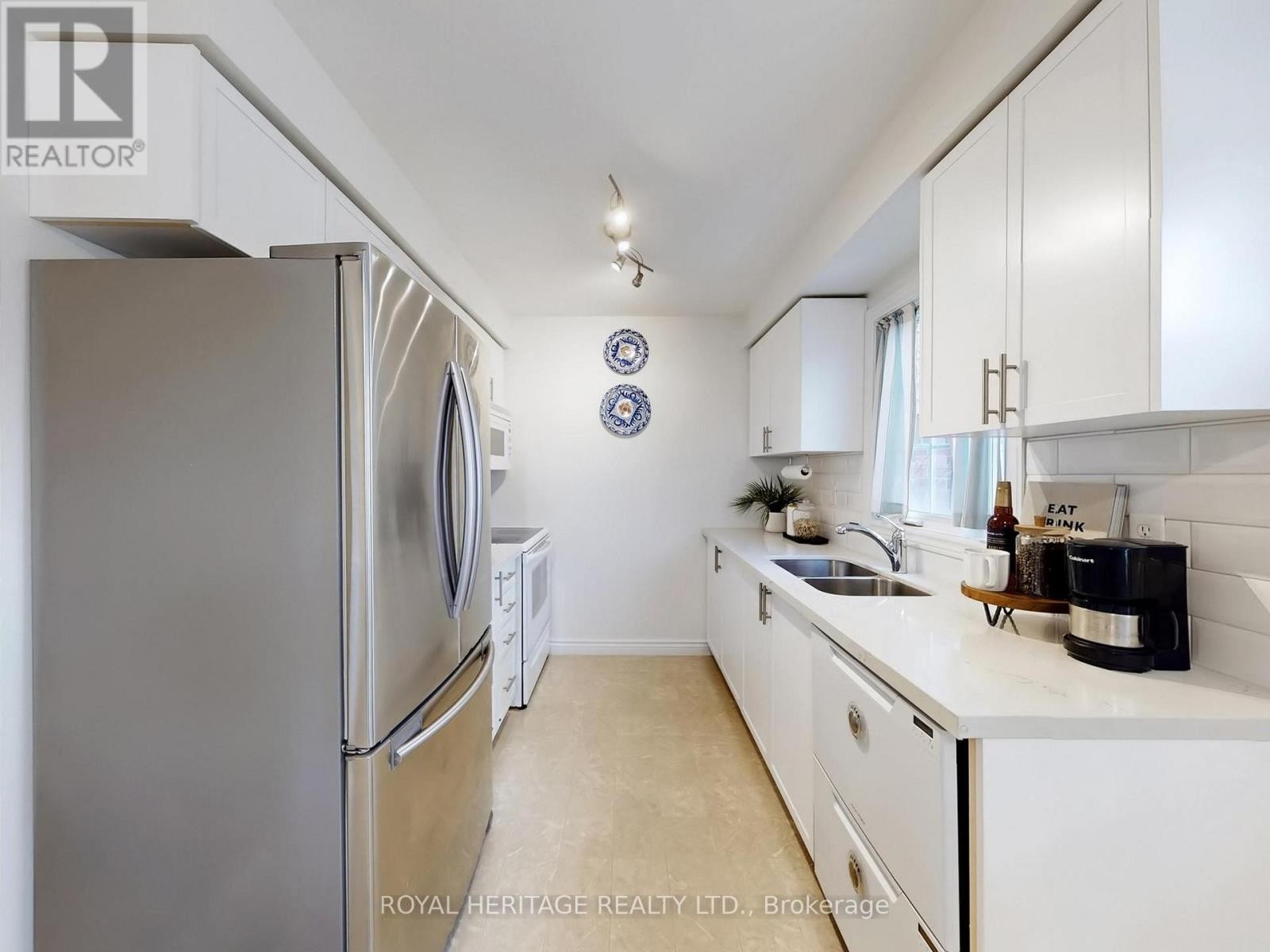 












39 - 10 BASSETT BOULEVARD

,
Whitby (Pringle Creek),




Ontario
L1N9C4

