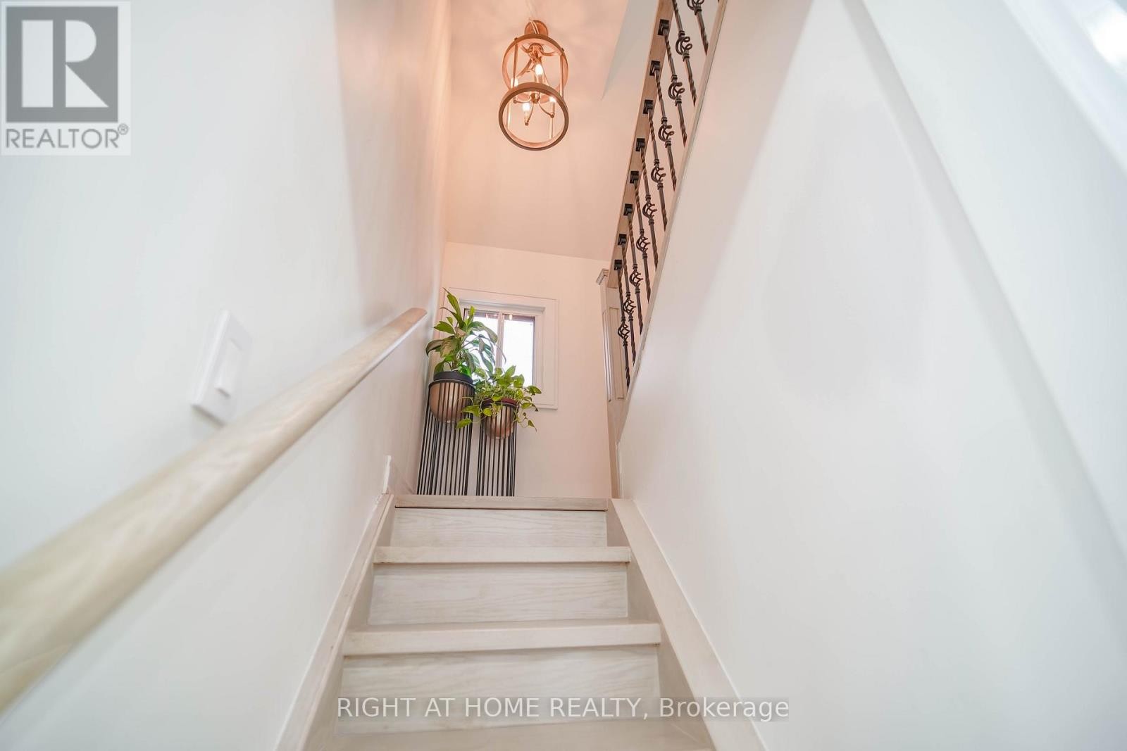 












174 AYLESWORTH AVENUE

,
Toronto (Birchcliffe-Cliffside),




Ontario
M1N2J6

