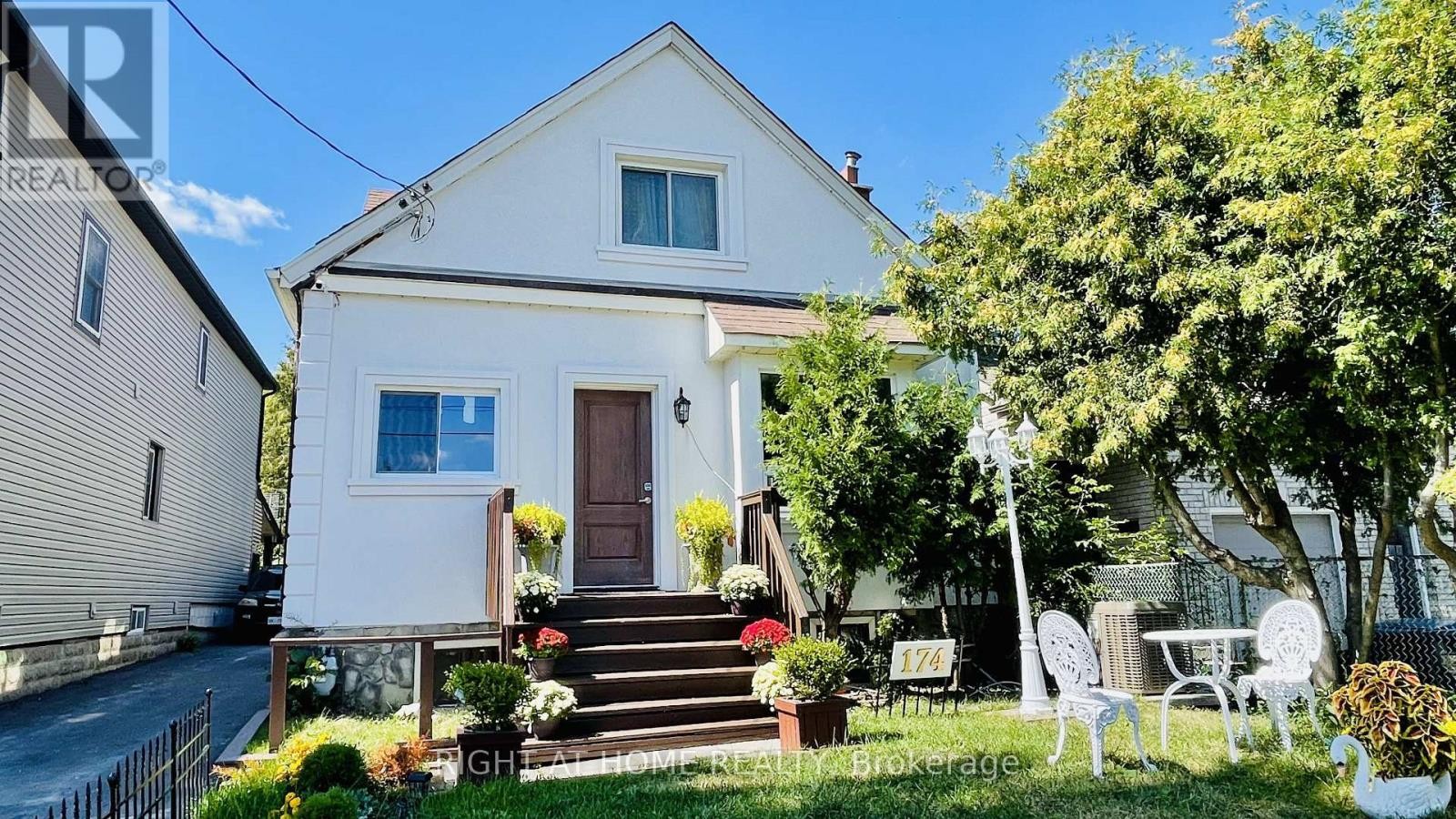












174 AYLESWORTH AVENUE

,
Toronto (Birchcliffe-Cliffside),




Ontario
M1N2J6

