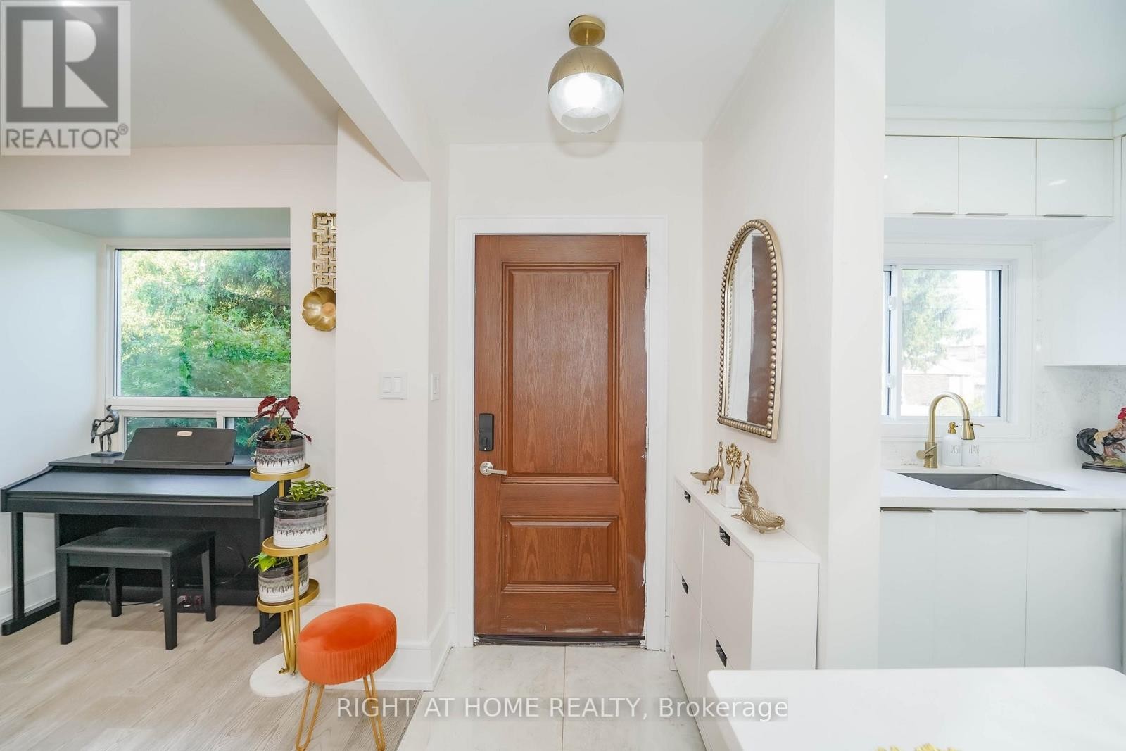 












174 AYLESWORTH AVENUE

,
Toronto (Birchcliffe-Cliffside),




Ontario
M1N2J6

