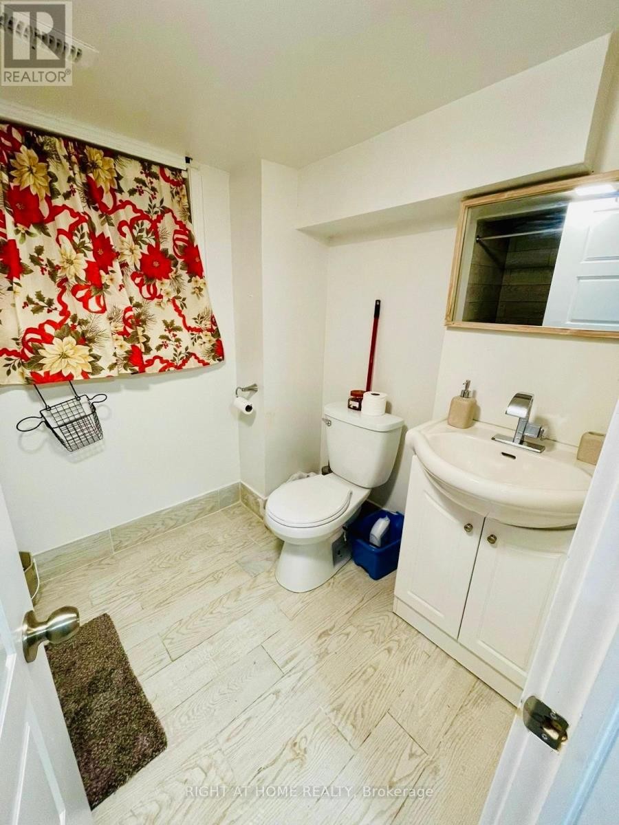 












174 AYLESWORTH AVENUE

,
Toronto (Birchcliffe-Cliffside),




Ontario
M1N2J6

