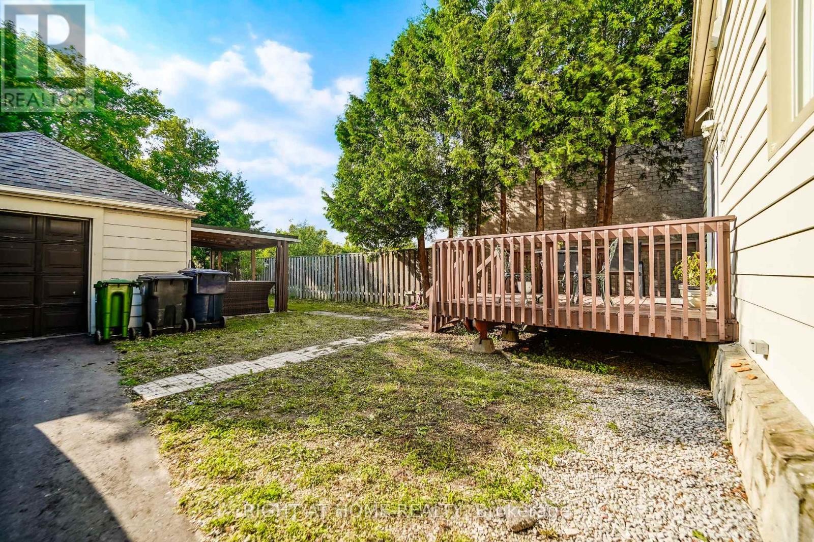 












174 AYLESWORTH AVENUE

,
Toronto (Birchcliffe-Cliffside),




Ontario
M1N2J6

