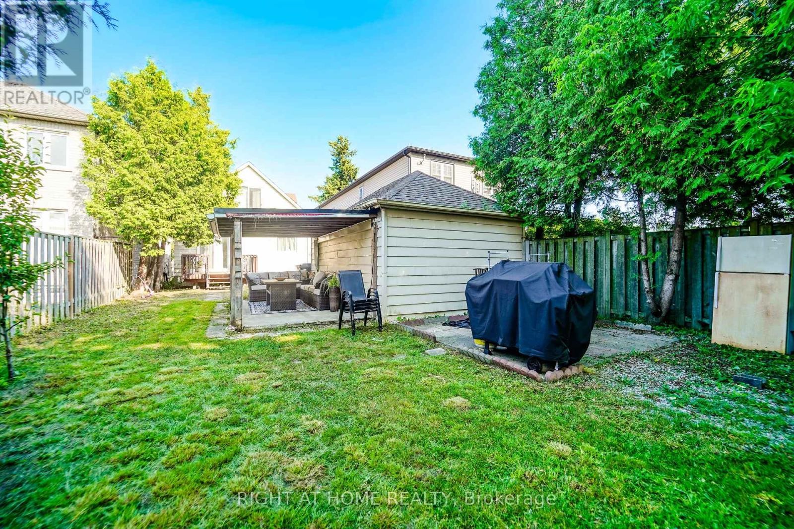 












174 AYLESWORTH AVENUE

,
Toronto (Birchcliffe-Cliffside),




Ontario
M1N2J6

