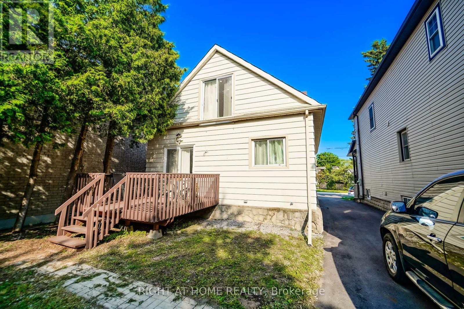 












174 AYLESWORTH AVENUE

,
Toronto (Birchcliffe-Cliffside),




Ontario
M1N2J6

