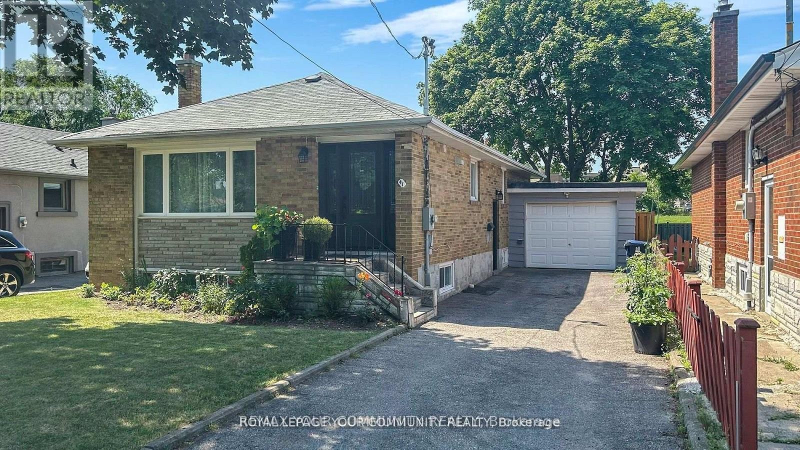 












BSMT - 41 SHROPSHIRE DRIVE

,
Toronto (Dorset Park),




Ontario
M1P1Y8

