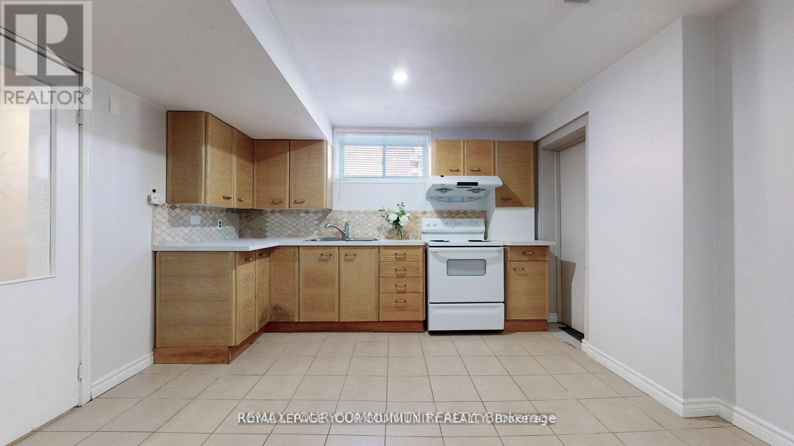 












BSMT - 41 SHROPSHIRE DRIVE

,
Toronto (Dorset Park),




Ontario
M1P1Y8

