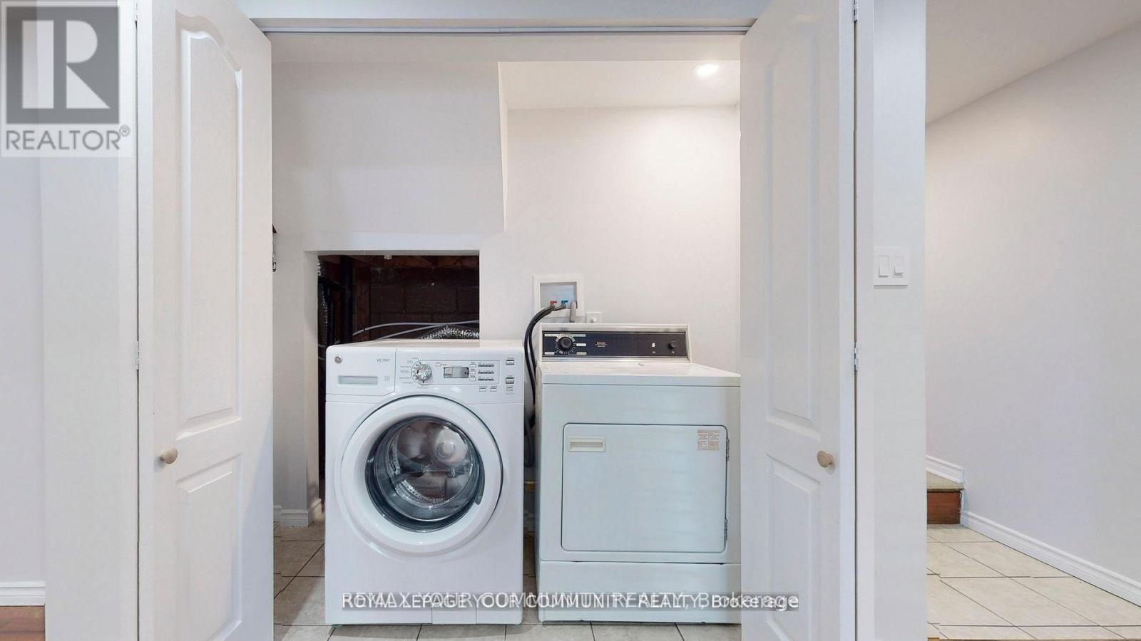 












BSMT - 41 SHROPSHIRE DRIVE

,
Toronto (Dorset Park),




Ontario
M1P1Y8

