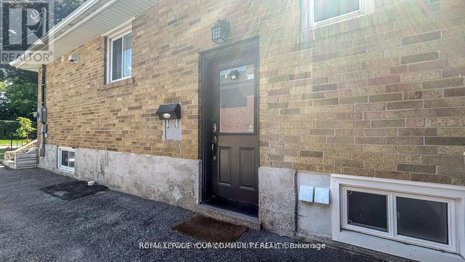 












BSMT - 41 SHROPSHIRE DRIVE

,
Toronto (Dorset Park),




Ontario
M1P1Y8

