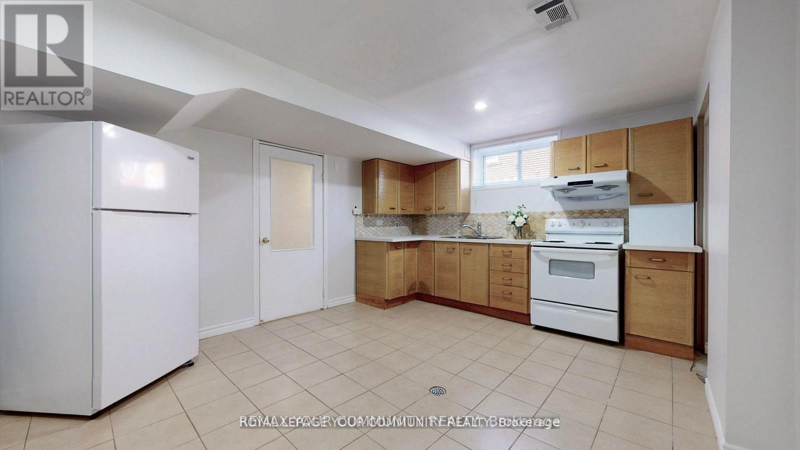 












BSMT - 41 SHROPSHIRE DRIVE

,
Toronto (Dorset Park),




Ontario
M1P1Y8

