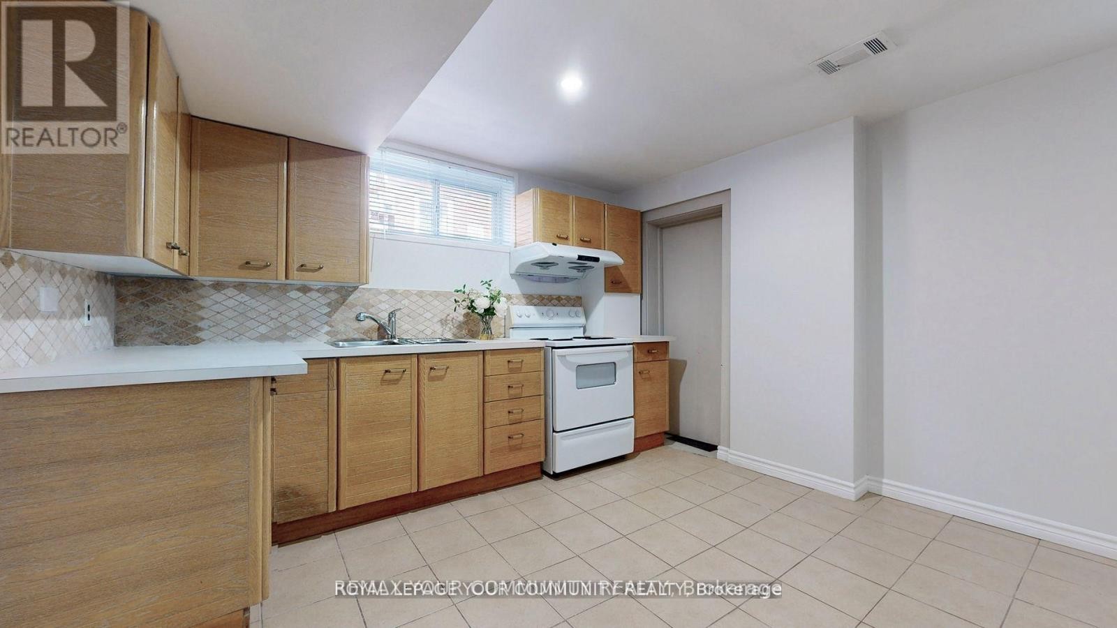 












BSMT - 41 SHROPSHIRE DRIVE

,
Toronto (Dorset Park),




Ontario
M1P1Y8


