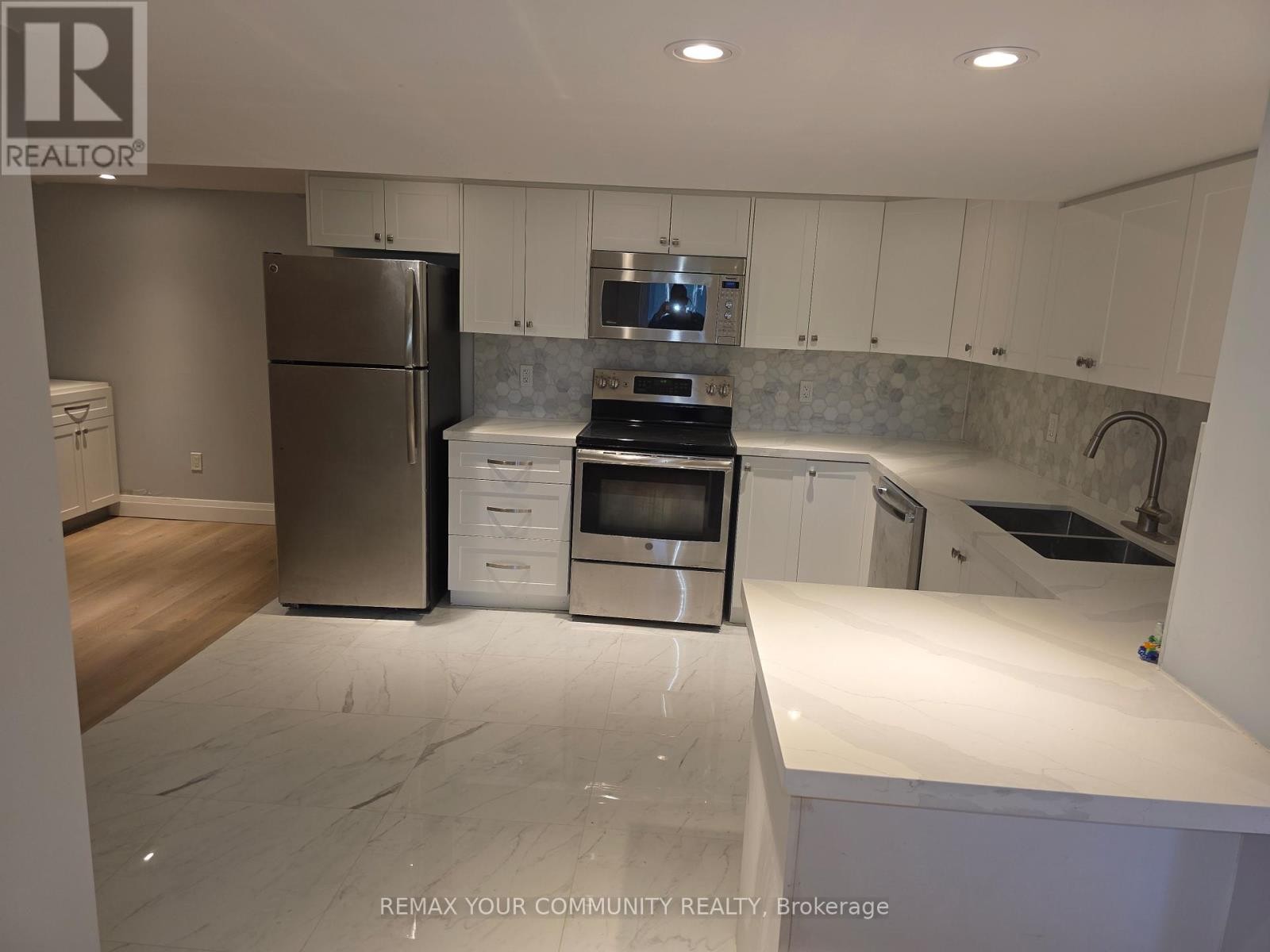 












LOWER LEVEL - 312 COCHRANE STREET

,
Whitby (Lynde Creek),




Ontario
L1N5J3

