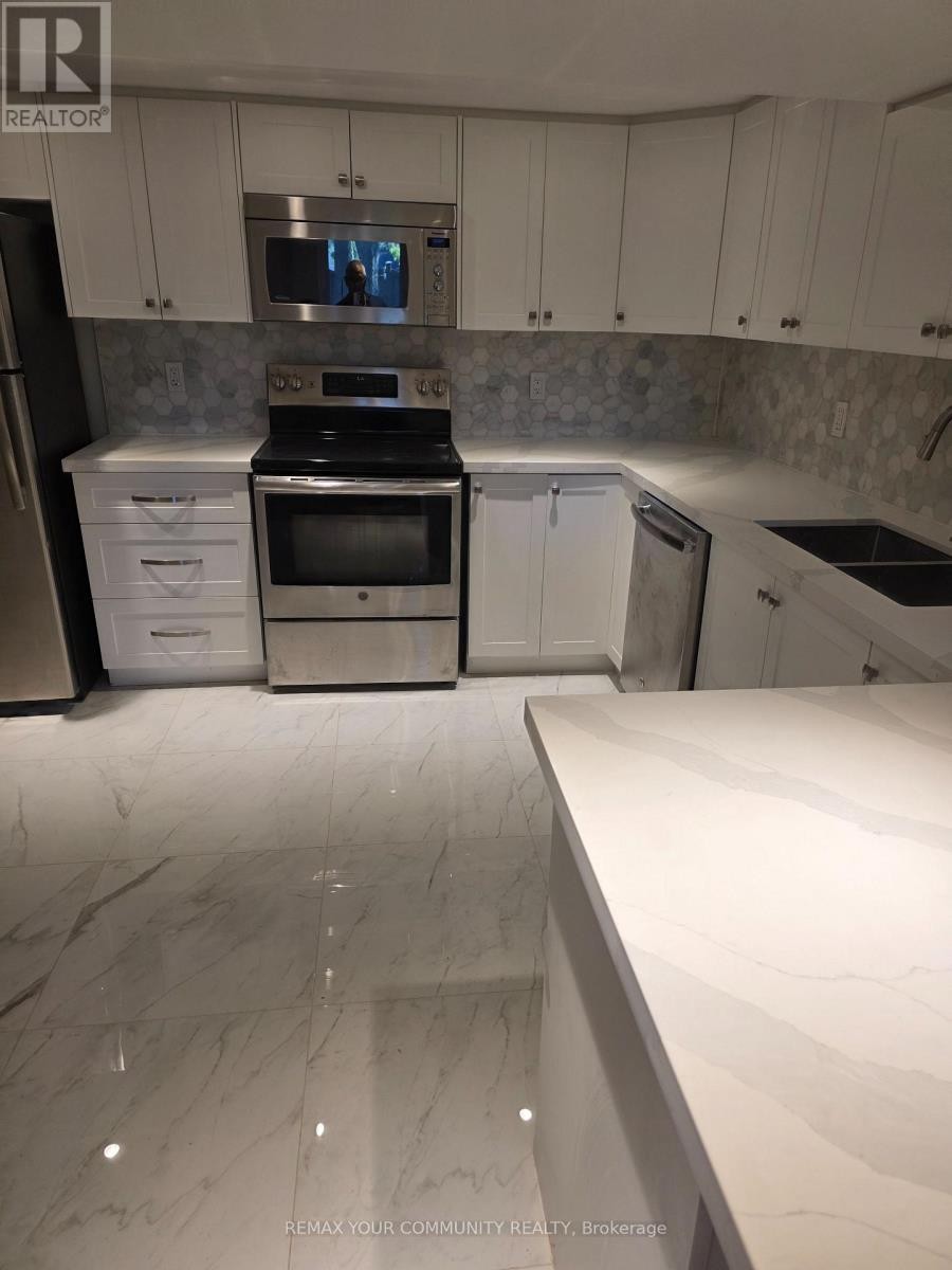 












LOWER LEVEL - 312 COCHRANE STREET

,
Whitby (Lynde Creek),




Ontario
L1N5J3

