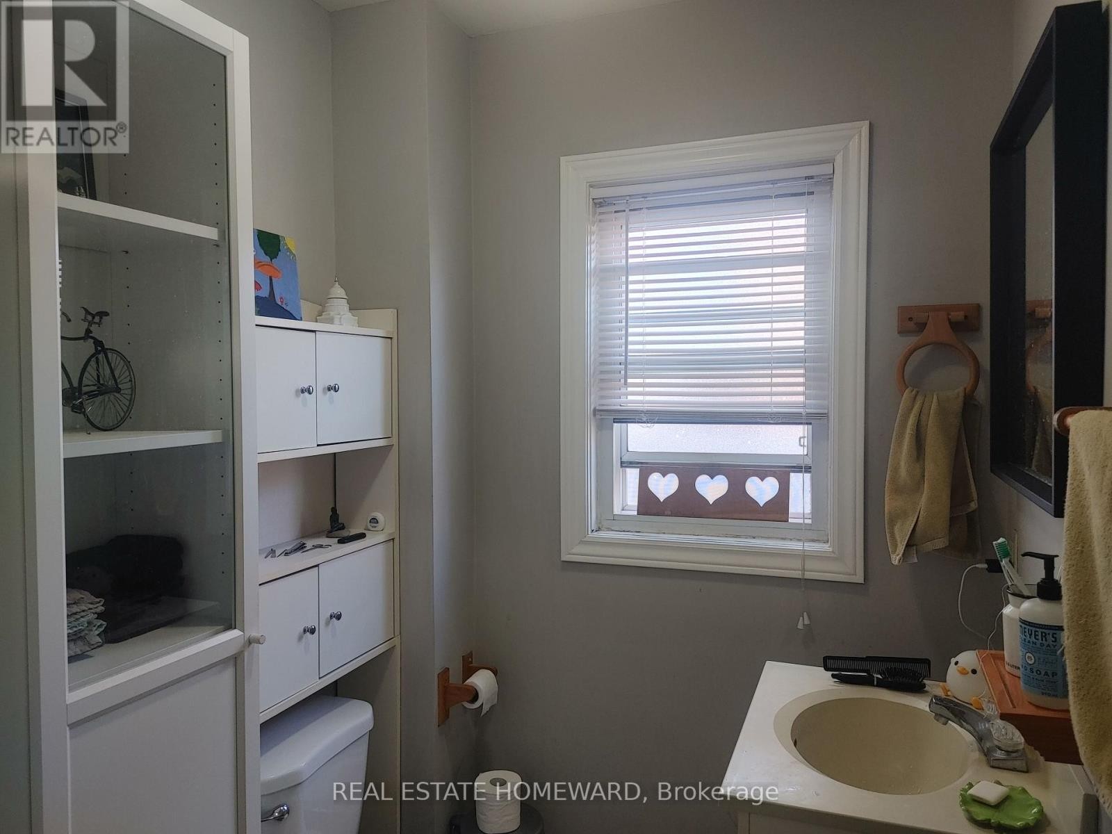 












1191 WOODBINE AVENUE

,
Toronto (Woodbine-Lumsden),




Ontario
M4C4E1

