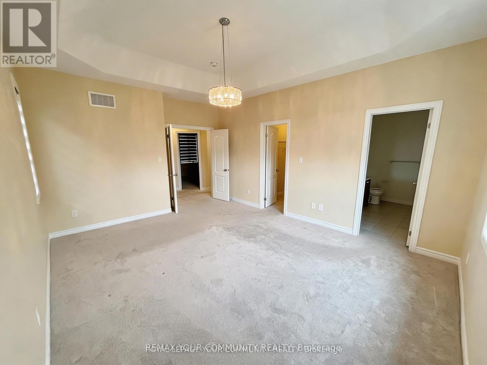 












29 HICKLING LANE

,
Ajax (Northwest Ajax),




Ontario
L1T0P9

