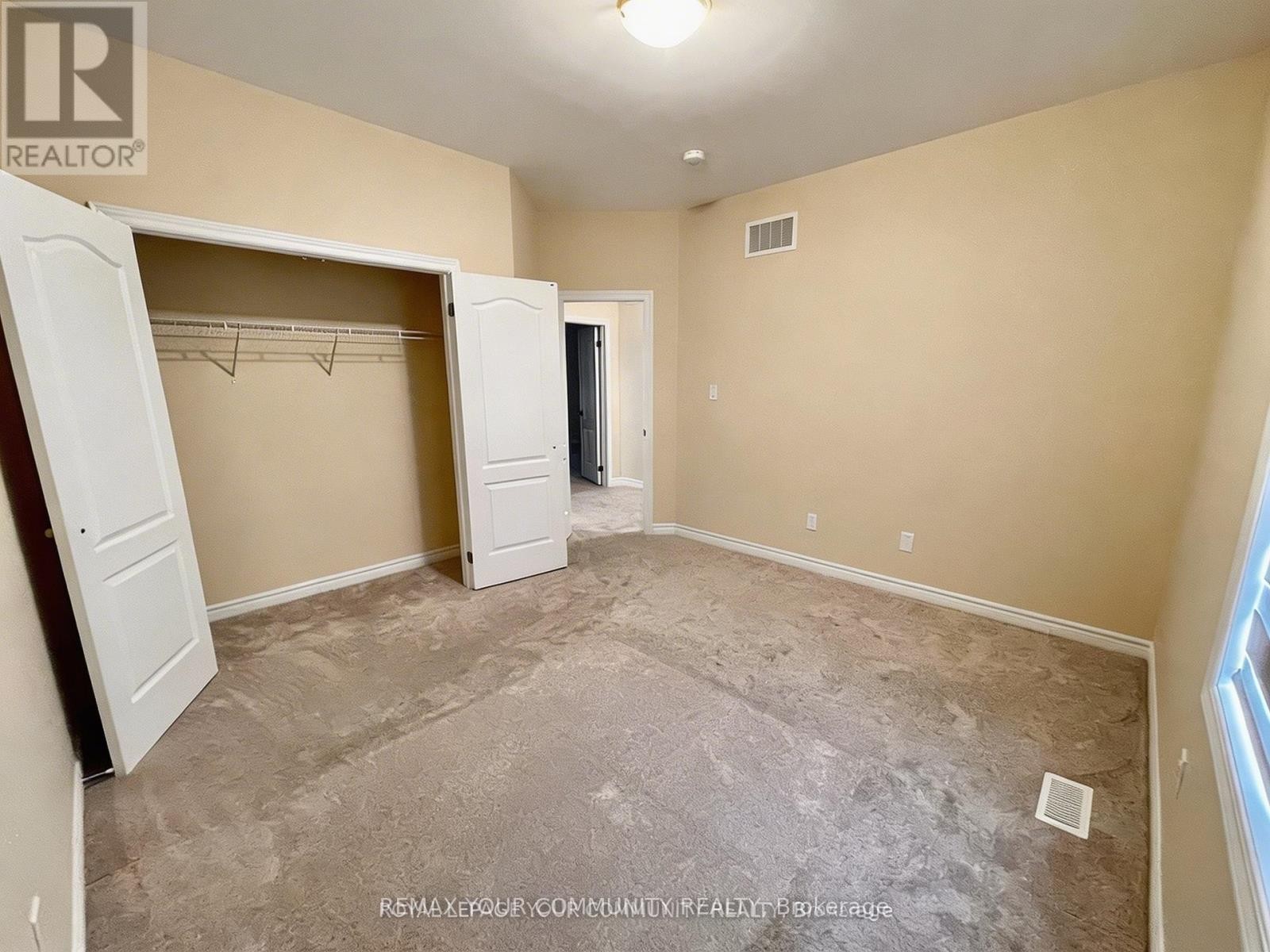 












29 HICKLING LANE

,
Ajax (Northwest Ajax),




Ontario
L1T0P9

