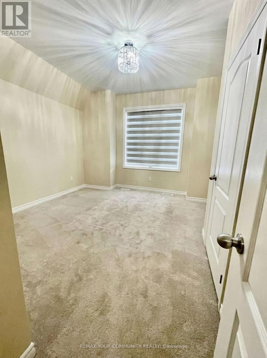 












29 HICKLING LANE

,
Ajax (Northwest Ajax),




Ontario
L1T0P9

